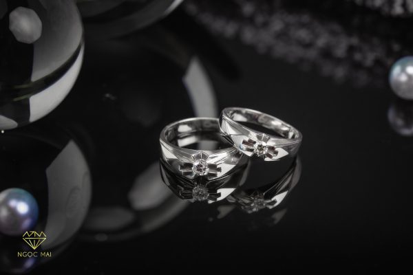 nhan-cuoi-vang-trang-gan-kim-cuong-tu-nhien-18k-vdg-47692 (2)