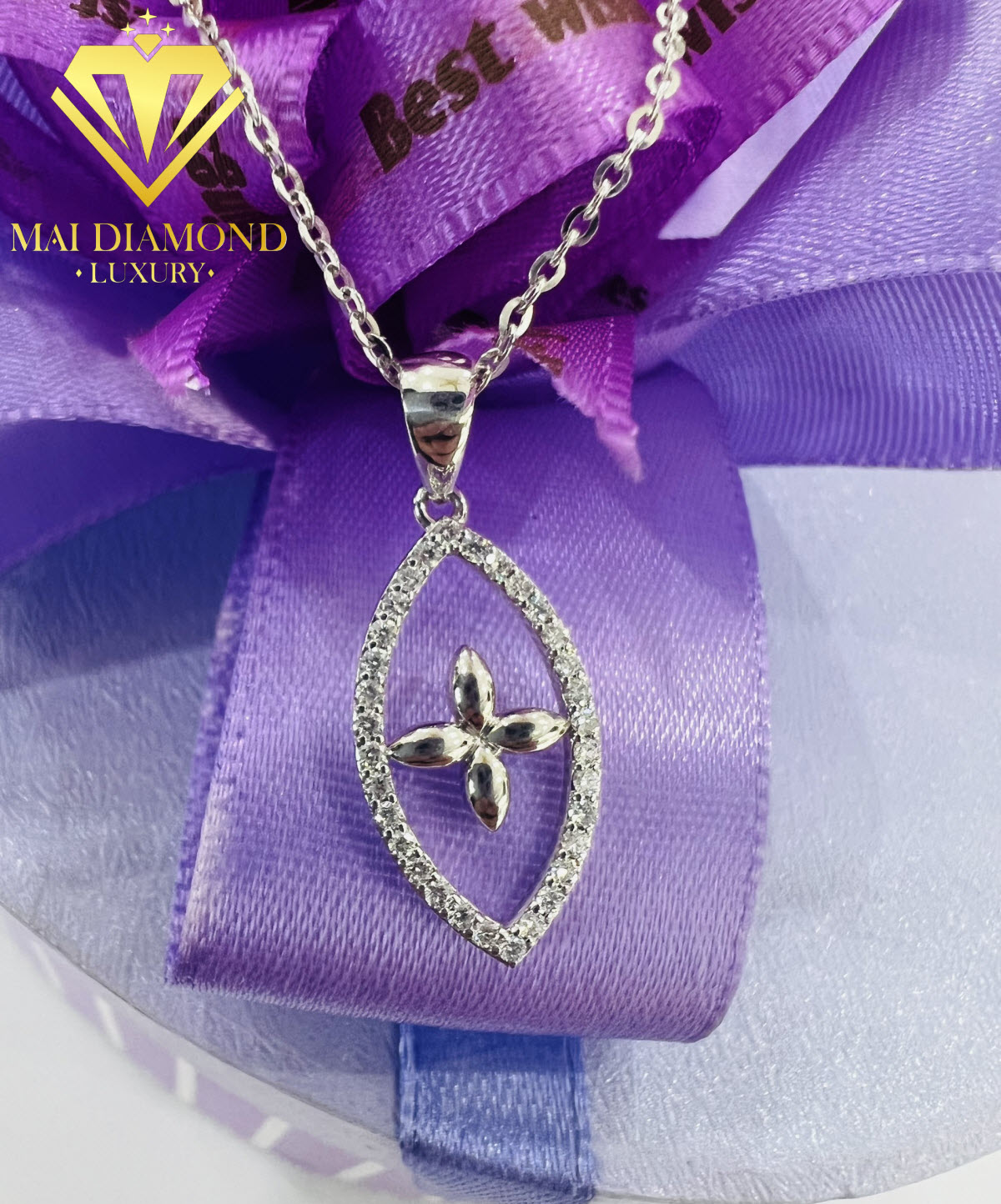 Mặt dây chuyền đính kim cương Mặt dây chuyền đính kim cương